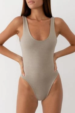 Indigo Luna Siri Body Light Mahogany