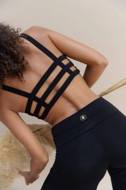 Indigo Luna Boxy Crop Black